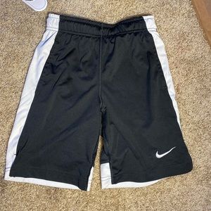 nike boys basketball shorts, size small